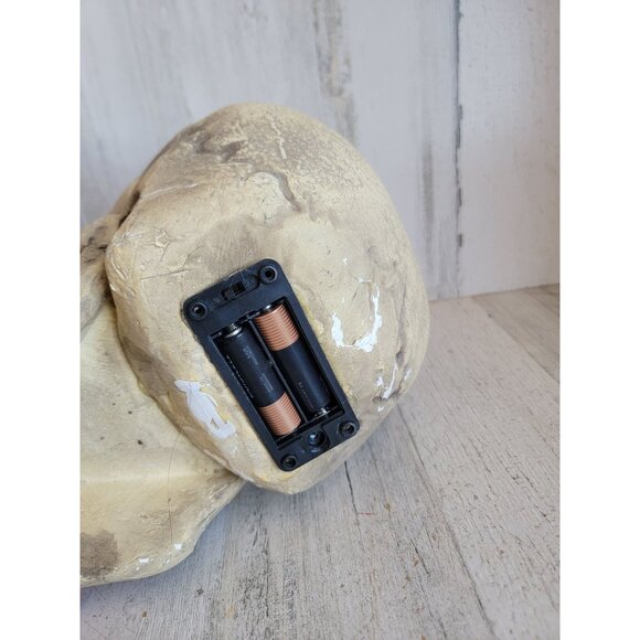 Foam skull looking eyes animated Halloween prop decor - Picture 10 of 13